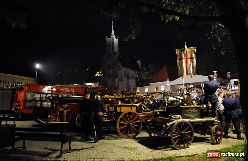 Zdjęcie w galerii na portalu naszraciborz.pl: Zamkowa noc Czerwonego Kura - relacja wiadomości z regionu