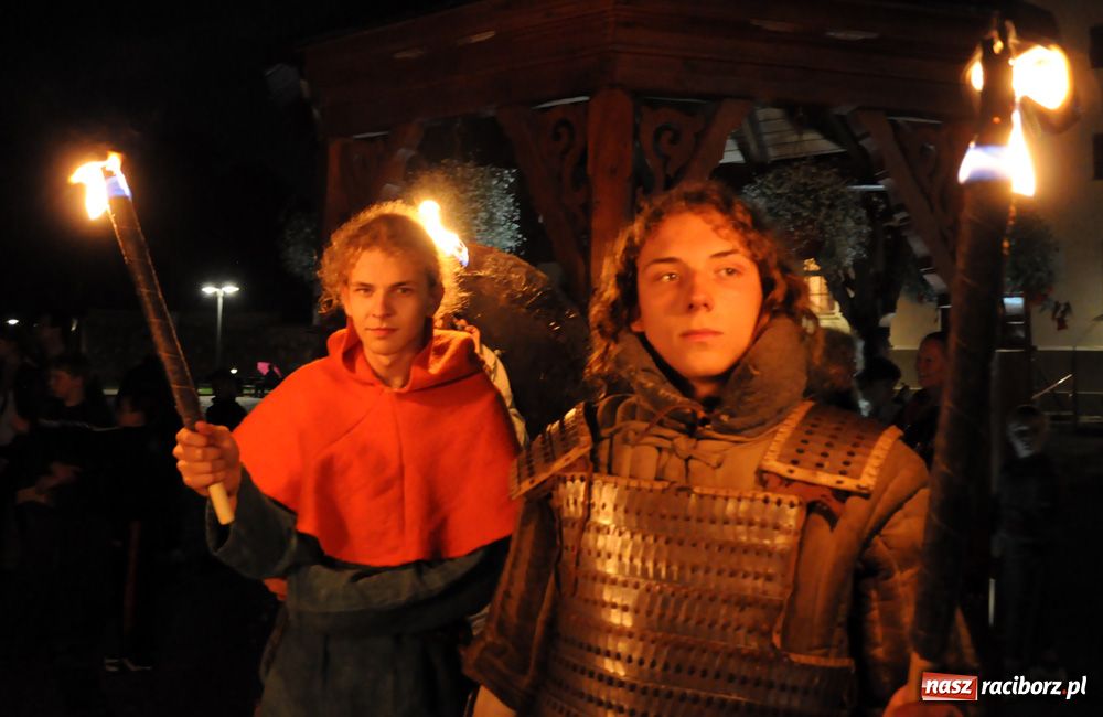 Zdjęcie w galerii na portalu naszraciborz.pl: Zamkowa noc Czerwonego Kura - relacja wiadomości z regionu