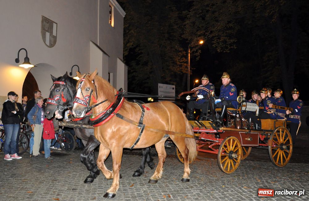 Zdjęcie w galerii na portalu naszraciborz.pl: Zamkowa noc Czerwonego Kura - relacja wiadomości z regionu