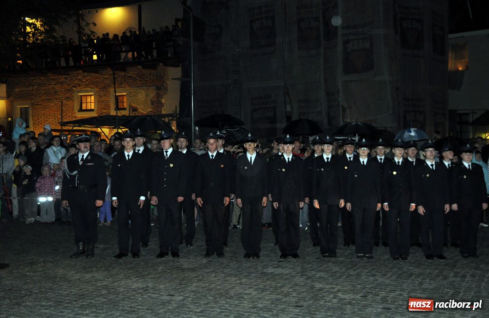 Zdjęcie w galerii na portalu naszraciborz.pl: Zamkowa noc Czerwonego Kura - relacja wiadomości z regionu