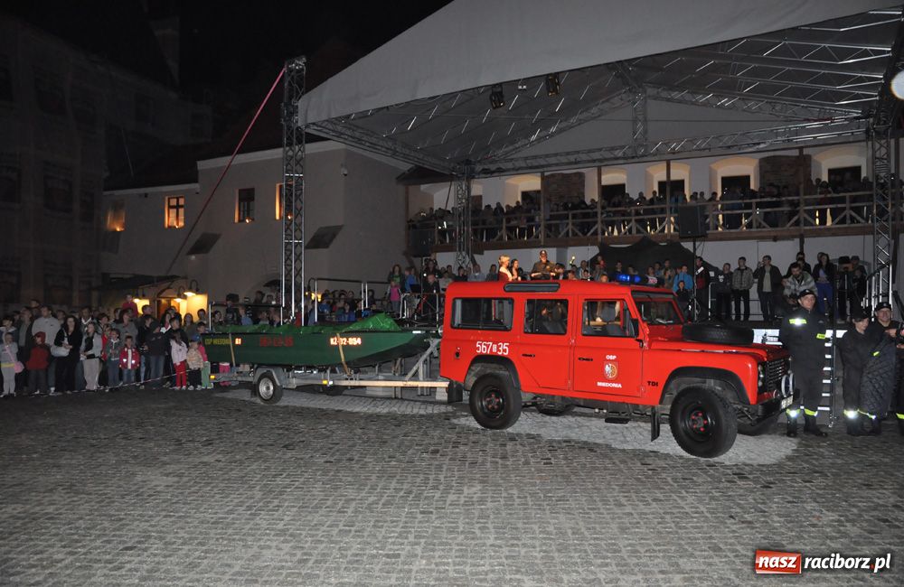 Zdjęcie w galerii na portalu naszraciborz.pl: Zamkowa noc Czerwonego Kura - relacja wiadomości z regionu