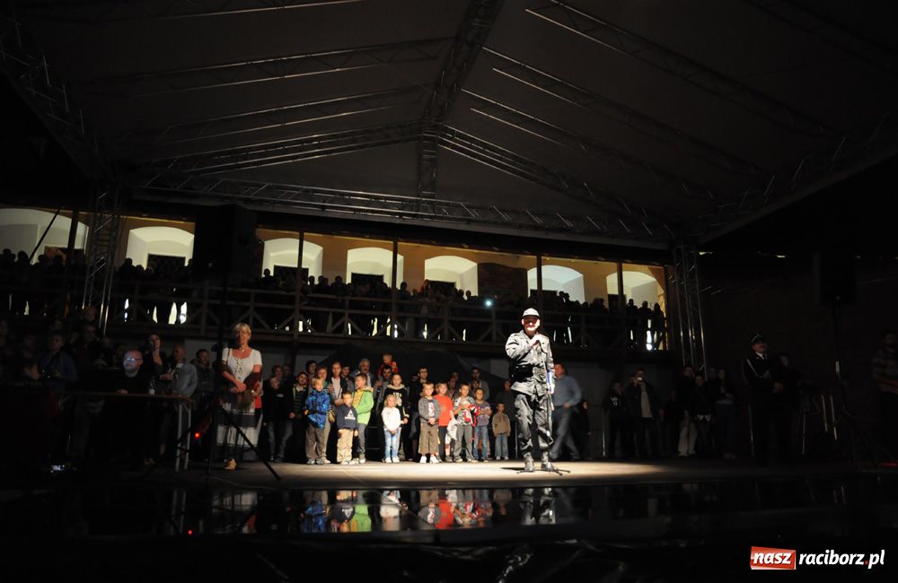 Zdjęcie w galerii na portalu naszraciborz.pl: Zamkowa noc Czerwonego Kura - relacja wiadomości z regionu