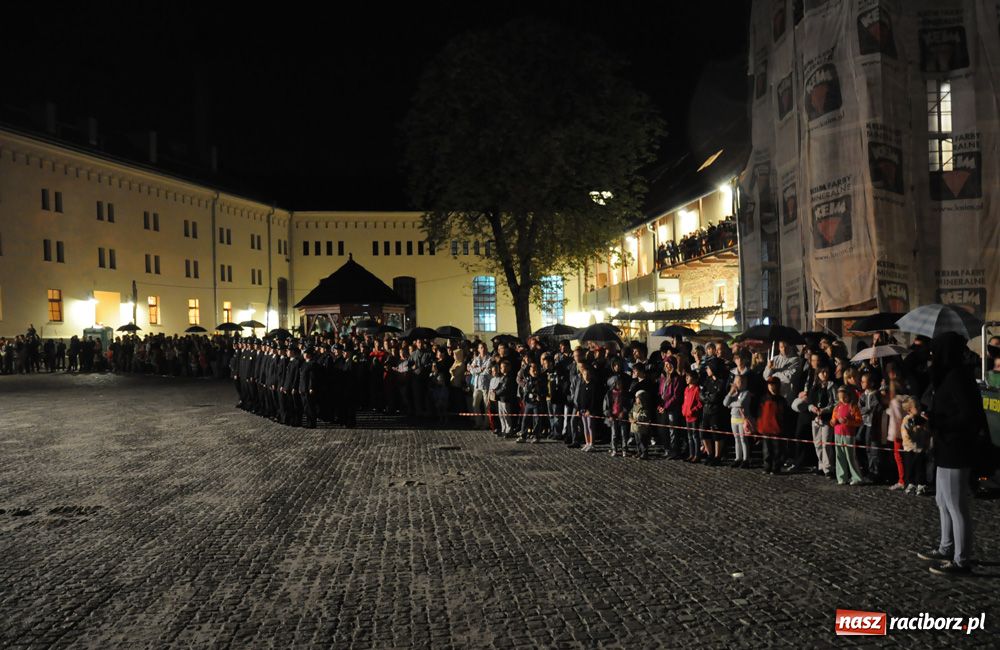 Zdjęcie w galerii na portalu naszraciborz.pl: Zamkowa noc Czerwonego Kura - relacja wiadomości z regionu