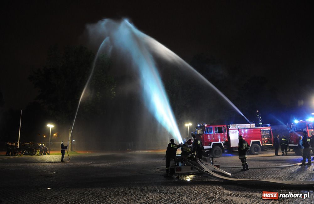 Zdjęcie w galerii na portalu naszraciborz.pl: Zamkowa noc Czerwonego Kura - relacja wiadomości z regionu