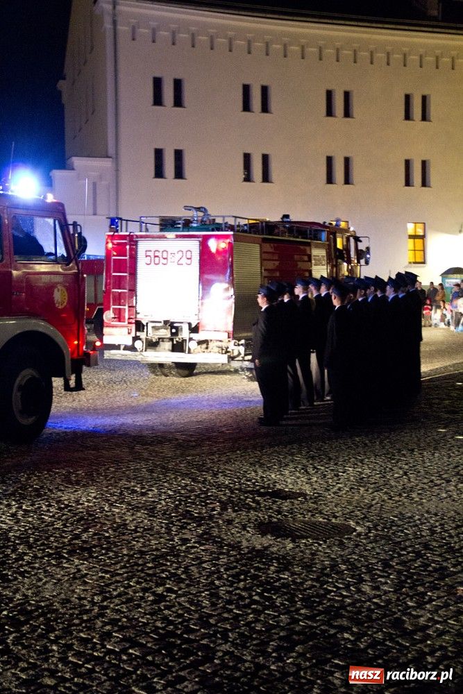 Zdjęcie w galerii na portalu naszraciborz.pl: Zamkowa noc Czerwonego Kura - relacja wiadomości z regionu