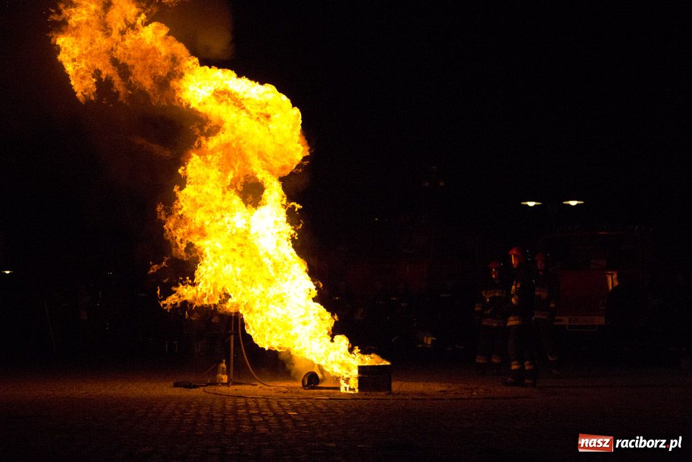 Zdjęcie w galerii na portalu naszraciborz.pl: Zamkowa noc Czerwonego Kura - relacja wiadomości z regionu