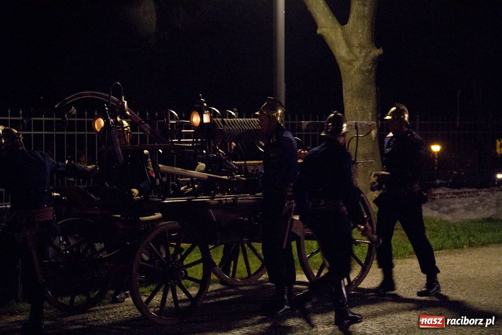 Zdjęcie w galerii na portalu naszraciborz.pl: Zamkowa noc Czerwonego Kura - relacja wiadomości z regionu