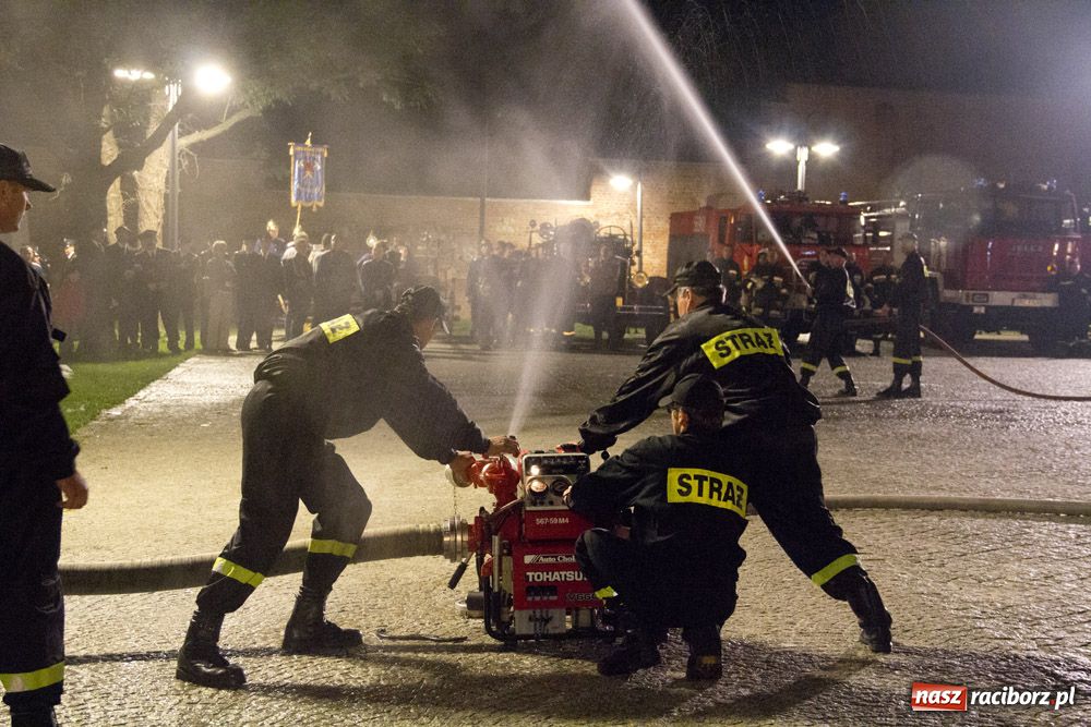 Zdjęcie w galerii na portalu naszraciborz.pl: Zamkowa noc Czerwonego Kura - relacja wiadomości z regionu