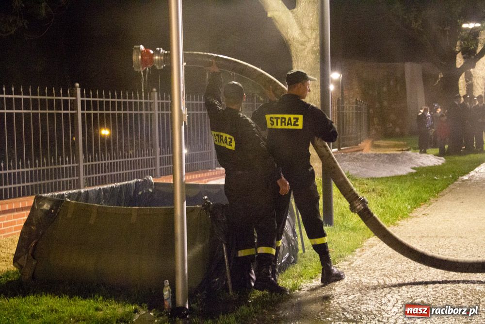 Zdjęcie w galerii na portalu naszraciborz.pl: Zamkowa noc Czerwonego Kura - relacja wiadomości z regionu