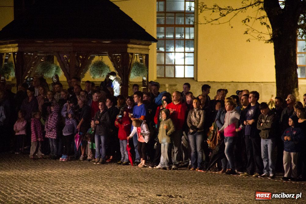 Zdjęcie w galerii na portalu naszraciborz.pl: Zamkowa noc Czerwonego Kura - relacja wiadomości z regionu