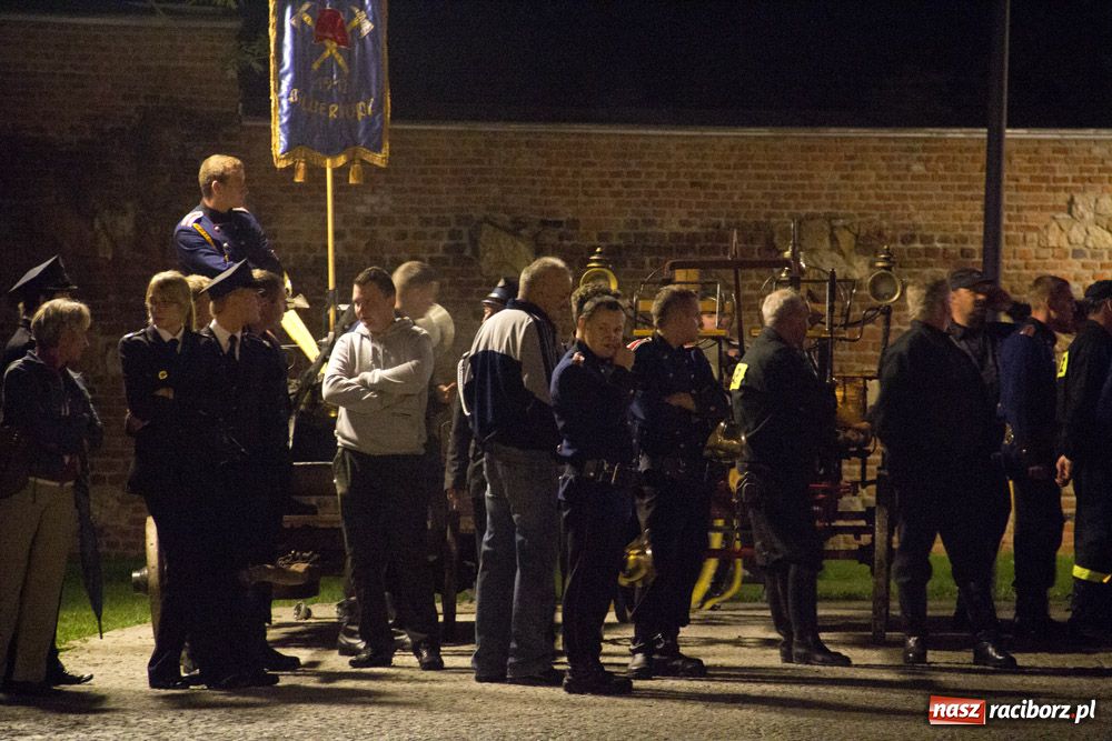 Zdjęcie w galerii na portalu naszraciborz.pl: Zamkowa noc Czerwonego Kura - relacja wiadomości z regionu