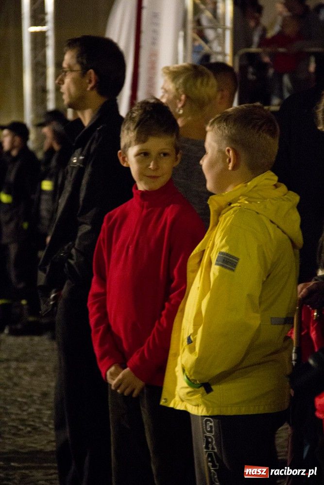 Zdjęcie w galerii na portalu naszraciborz.pl: Zamkowa noc Czerwonego Kura - relacja wiadomości z regionu