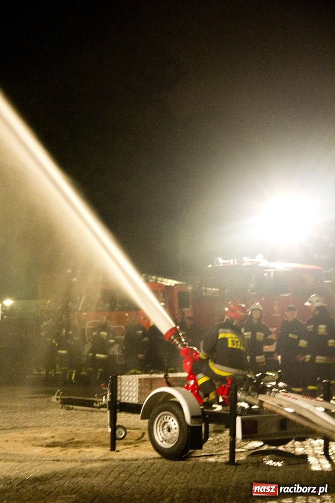 Zdjęcie w galerii na portalu naszraciborz.pl: Zamkowa noc Czerwonego Kura - relacja wiadomości z regionu