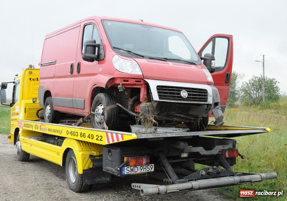 Zdjęcie w galerii na portalu naszraciborz.pl: Dwa groźne wypadki z rzędu w Roszkowie wiadomości z regionu