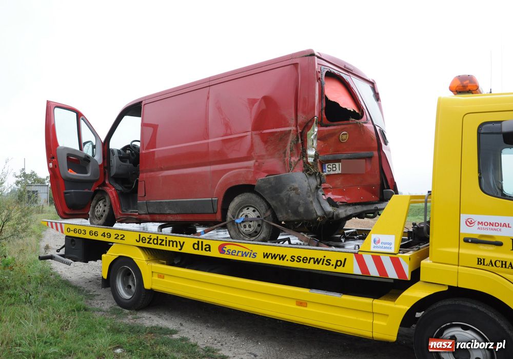 Zdjęcie w galerii na portalu naszraciborz.pl: Dwa groźne wypadki z rzędu w Roszkowie wiadomości z regionu