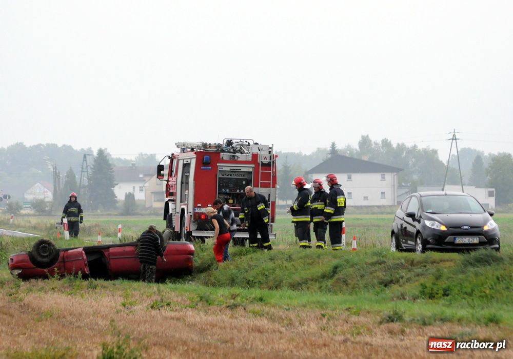 Zdjęcie w galerii na portalu naszraciborz.pl: Dwa groźne wypadki z rzędu w Roszkowie wiadomości z regionu