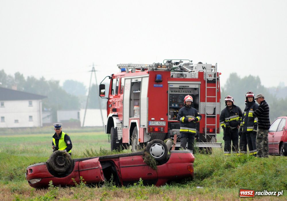 Zdjęcie w galerii na portalu naszraciborz.pl: Dwa groźne wypadki z rzędu w Roszkowie wiadomości z regionu