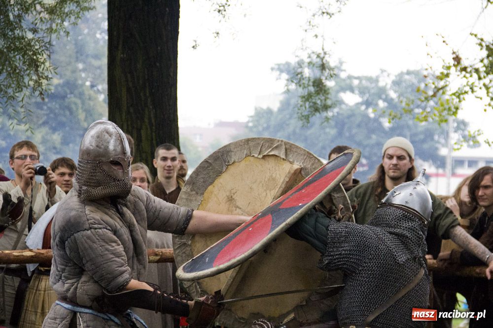 Zdjęcie w galerii na portalu naszraciborz.pl: Siła rycerstwa zjechała do Raciborza wiadomości z regionu