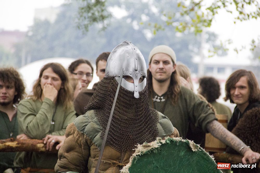 Zdjęcie w galerii na portalu naszraciborz.pl: Siła rycerstwa zjechała do Raciborza wiadomości z regionu