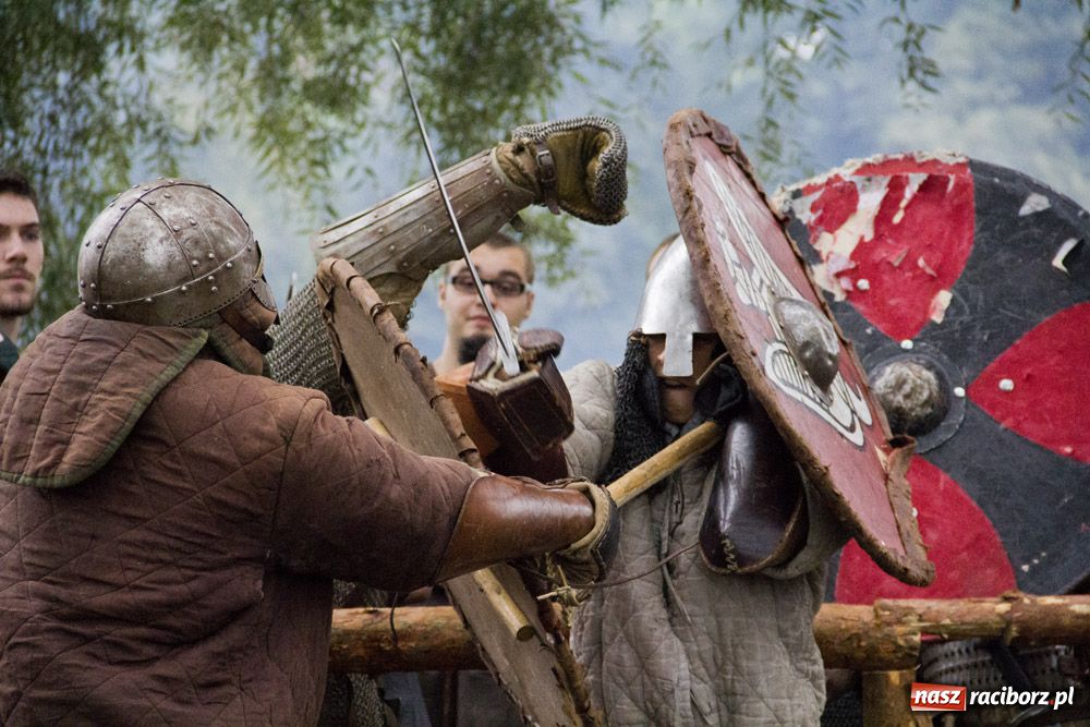 Zdjęcie w galerii na portalu naszraciborz.pl: Siła rycerstwa zjechała do Raciborza wiadomości z regionu