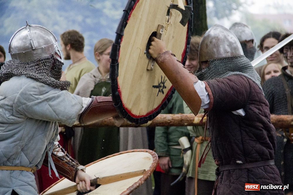 Zdjęcie w galerii na portalu naszraciborz.pl: Siła rycerstwa zjechała do Raciborza wiadomości z regionu