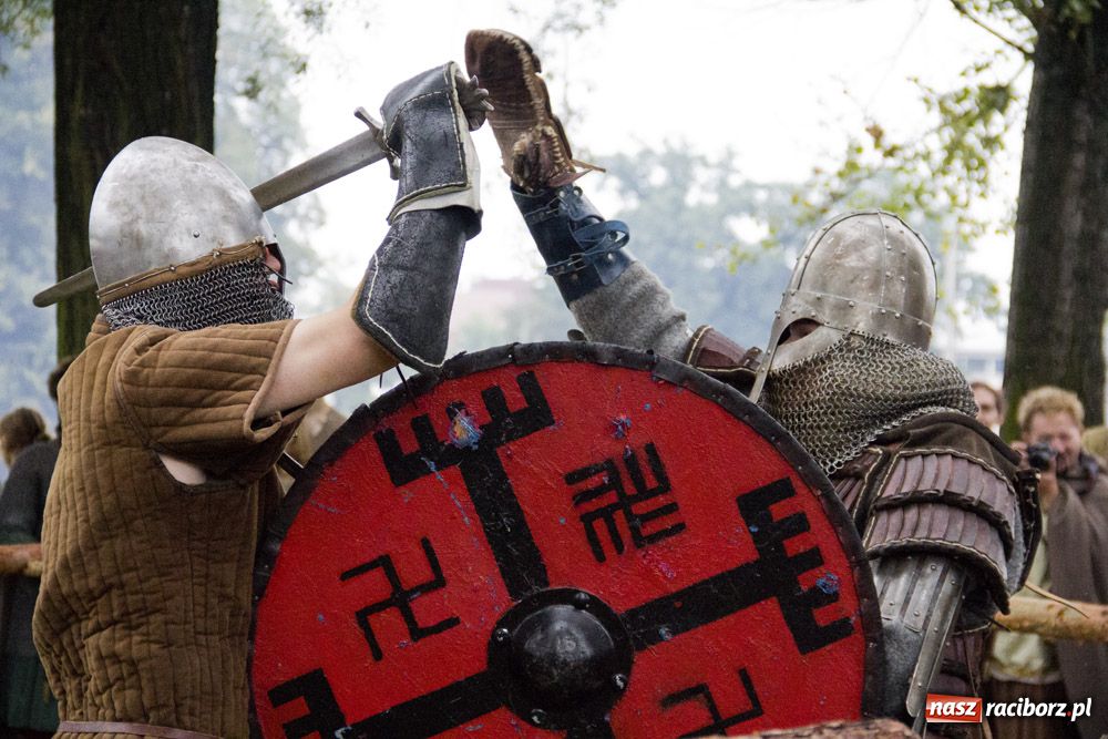Zdjęcie w galerii na portalu naszraciborz.pl: Siła rycerstwa zjechała do Raciborza wiadomości z regionu