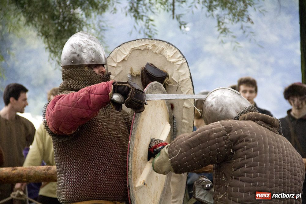 Zdjęcie w galerii na portalu naszraciborz.pl: Siła rycerstwa zjechała do Raciborza wiadomości z regionu