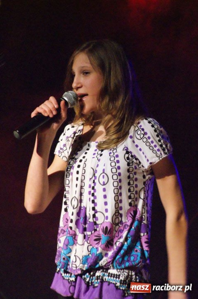 Zdjęcie w galerii na portalu naszraciborz.pl: Konkurs wokalny w Kuźni wiadomości z regionu