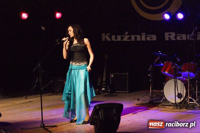 Zdjęcie w galerii na portalu naszraciborz.pl: Konkurs wokalny w Kuźni wiadomości z regionu