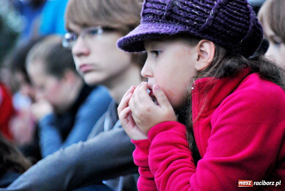 Zdjęcie w galerii na portalu naszraciborz.pl: Bitwa wojów oraz pogrzeb wojownika - foto wiadomości z regionu