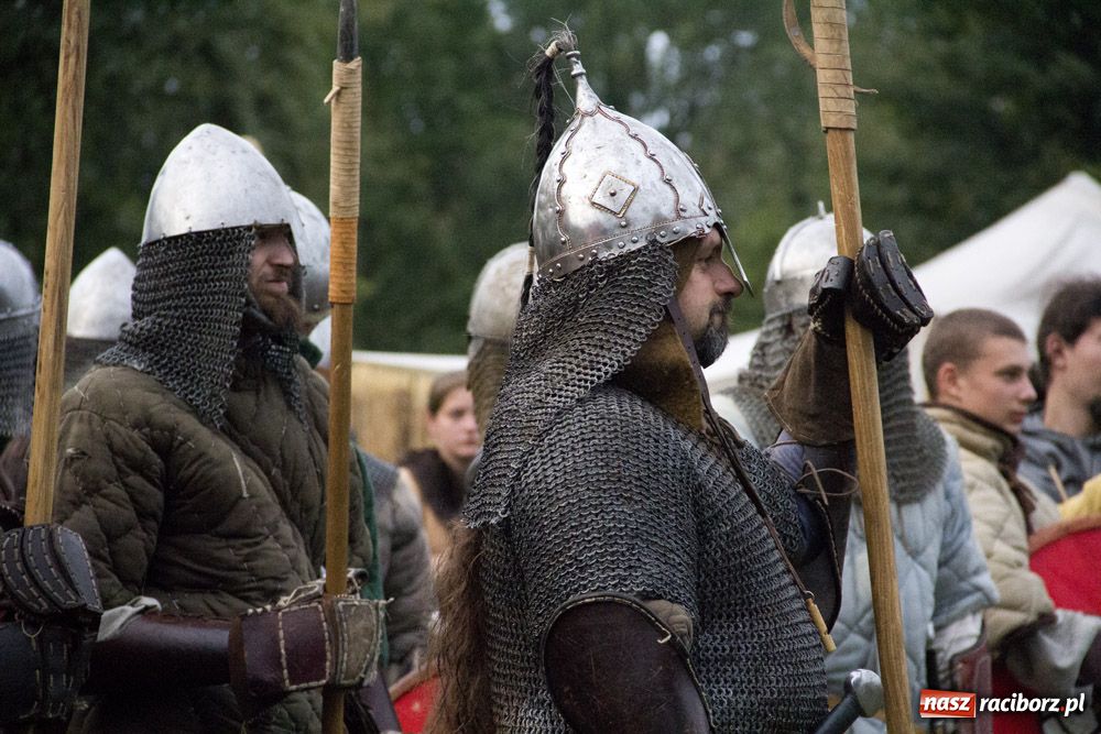Zdjęcie w galerii na portalu naszraciborz.pl: Bitwa wojów oraz pogrzeb wojownika - foto wiadomości z regionu