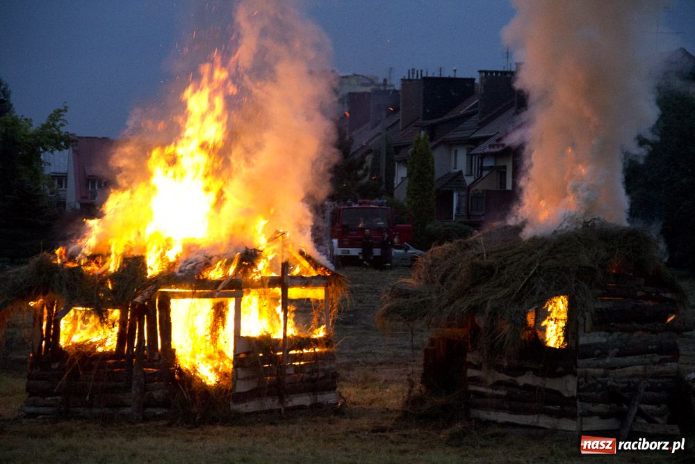 Zdjęcie w galerii na portalu naszraciborz.pl: Bitwa wojów oraz pogrzeb wojownika - foto wiadomości z regionu