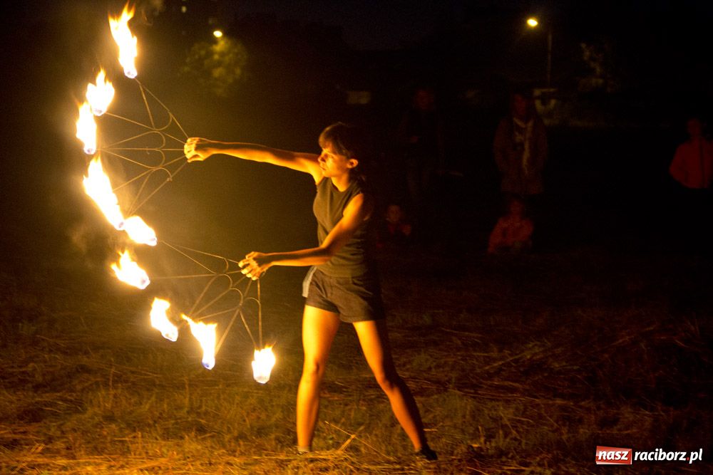 Zdjęcie w galerii na portalu naszraciborz.pl: Bitwa wojów oraz pogrzeb wojownika - foto wiadomości z regionu