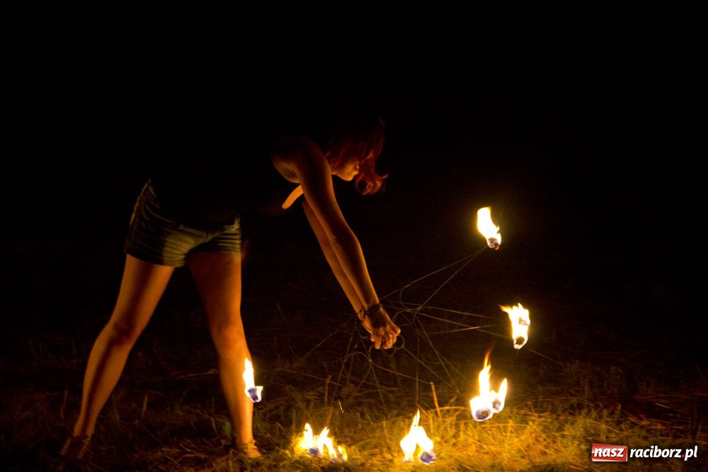 Zdjęcie w galerii na portalu naszraciborz.pl: Bitwa wojów oraz pogrzeb wojownika - foto wiadomości z regionu