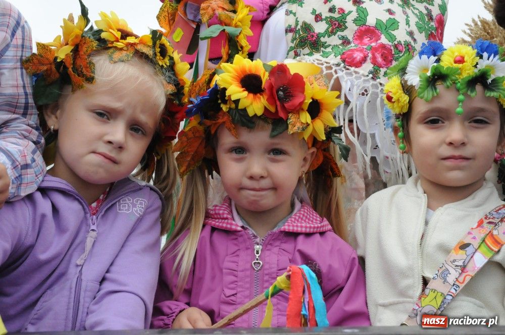 Zdjęcie w galerii na portalu naszraciborz.pl: W Zabełkowie dożynkowe gołębie pokoju wiadomości z regionu