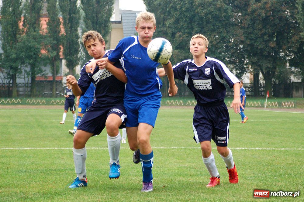Zdjęcie w galerii na portalu naszraciborz.pl: Grad goli przy Wyszyńskiego wiadomości z regionu