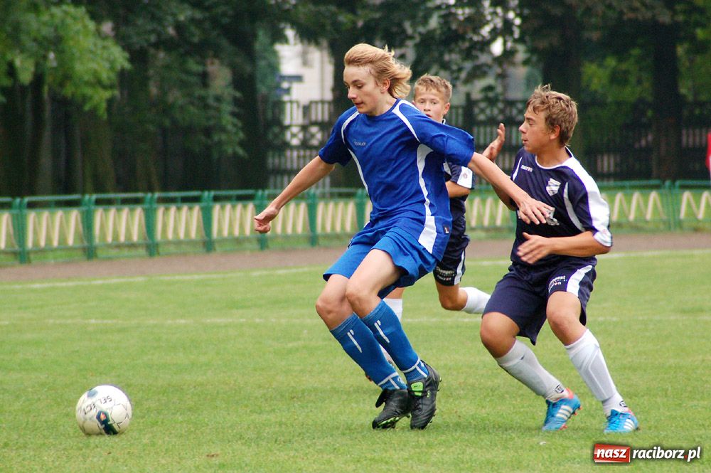 Zdjęcie w galerii na portalu naszraciborz.pl: Grad goli przy Wyszyńskiego wiadomości z regionu