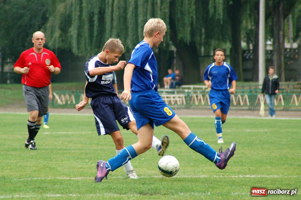 Zdjęcie w galerii na portalu naszraciborz.pl: Grad goli przy Wyszyńskiego wiadomości z regionu