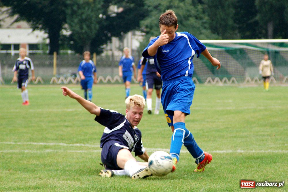 Zdjęcie w galerii na portalu naszraciborz.pl: Grad goli przy Wyszyńskiego wiadomości z regionu