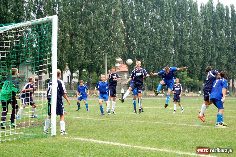 Zdjęcie w galerii na portalu naszraciborz.pl: Grad goli przy Wyszyńskiego wiadomości z regionu