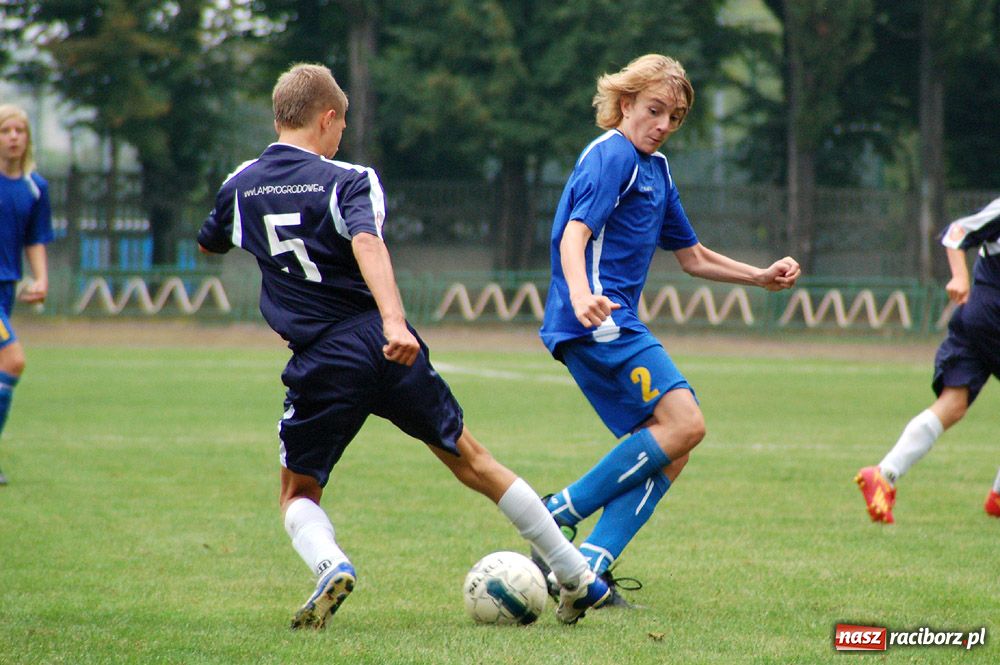 Zdjęcie w galerii na portalu naszraciborz.pl: Grad goli przy Wyszyńskiego wiadomości z regionu