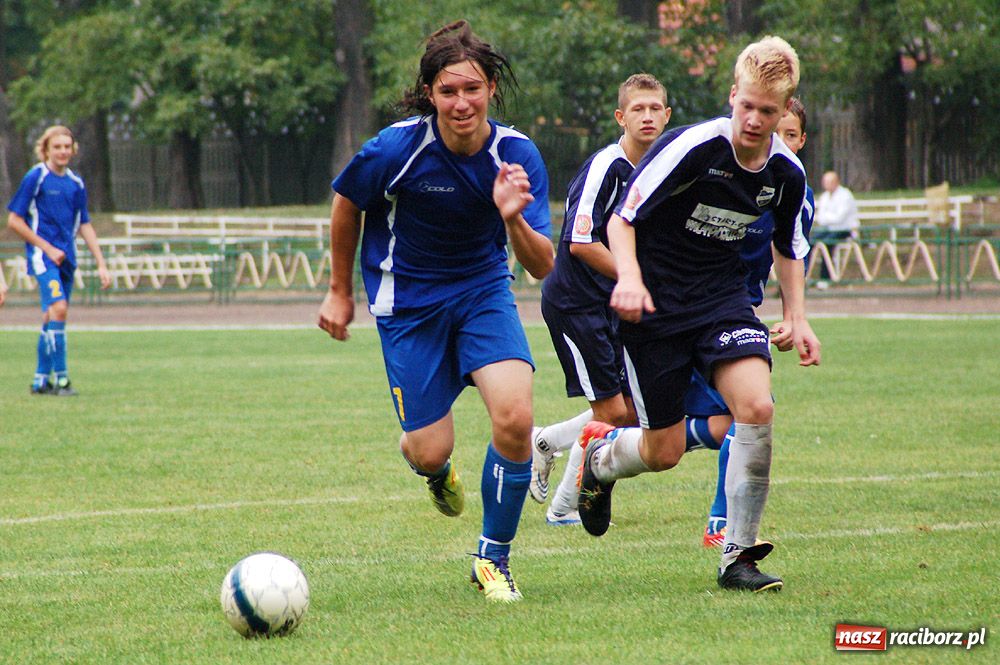 Zdjęcie w galerii na portalu naszraciborz.pl: Grad goli przy Wyszyńskiego wiadomości z regionu
