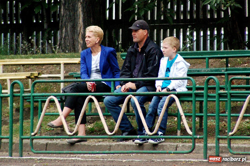 Zdjęcie w galerii na portalu naszraciborz.pl: Grad goli przy Wyszyńskiego wiadomości z regionu
