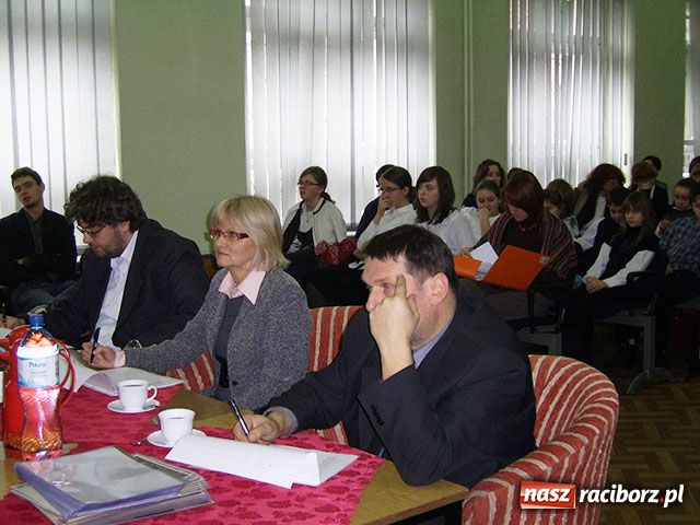 Zdjęcie w galerii na portalu naszraciborz.pl: Wiersze i proza opanowały MDK wiadomości z regionu