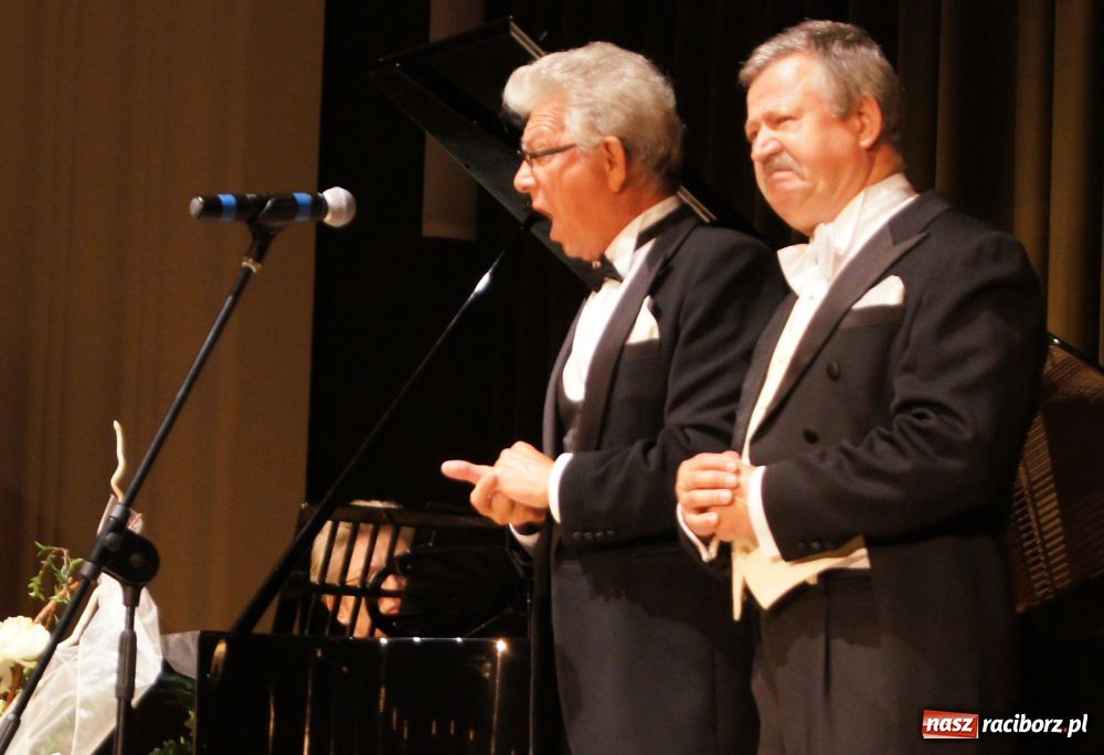 Zdjęcie w galerii na portalu naszraciborz.pl: W krainie uśmiechu na deskach RCK wiadomości z regionu