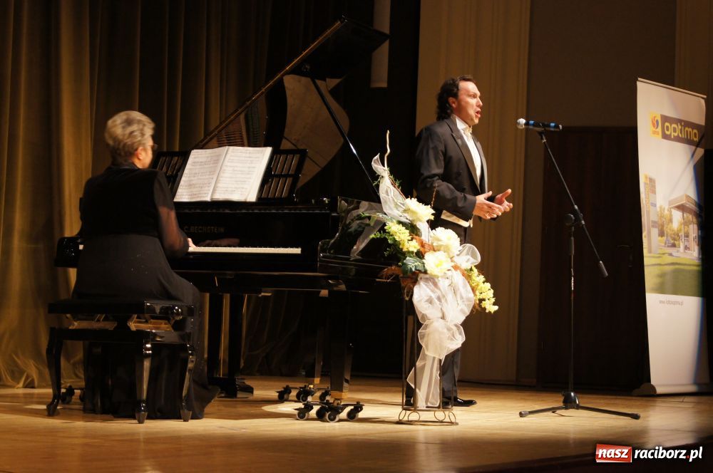 Zdjęcie w galerii na portalu naszraciborz.pl: W krainie uśmiechu na deskach RCK wiadomości z regionu