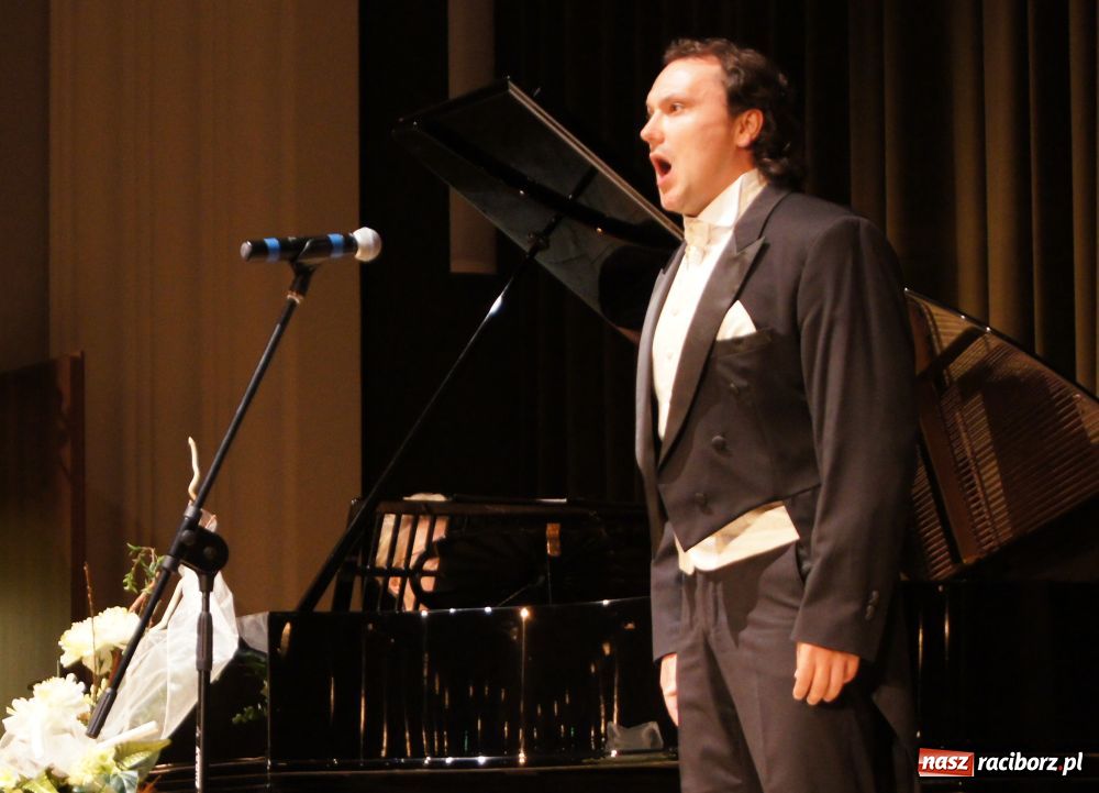 Zdjęcie w galerii na portalu naszraciborz.pl: W krainie uśmiechu na deskach RCK wiadomości z regionu