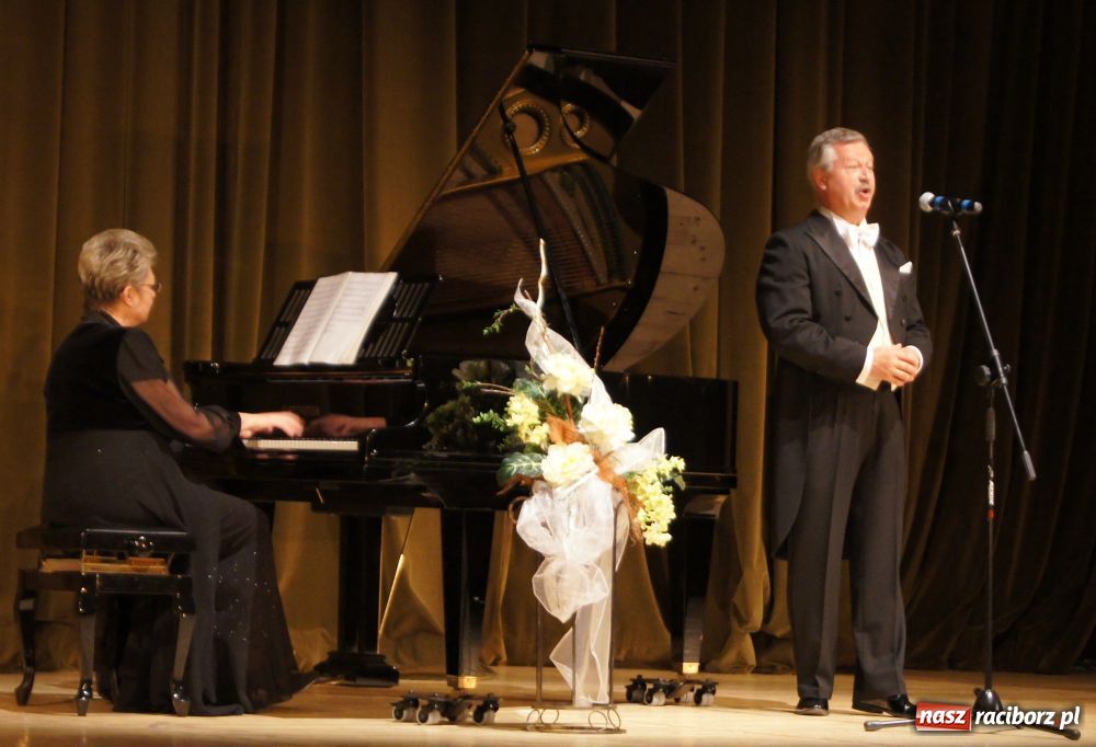 Zdjęcie w galerii na portalu naszraciborz.pl: W krainie uśmiechu na deskach RCK wiadomości z regionu