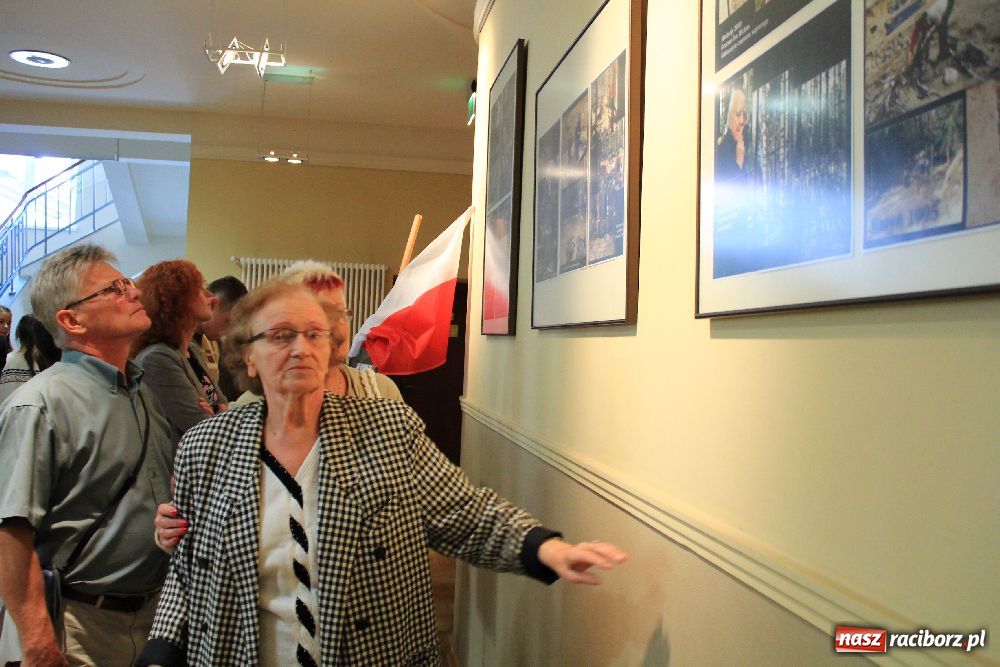 Zdjęcie w galerii na portalu naszraciborz.pl: Katyń. Doły śmierci. Wystawa w RCK wiadomości z regionu