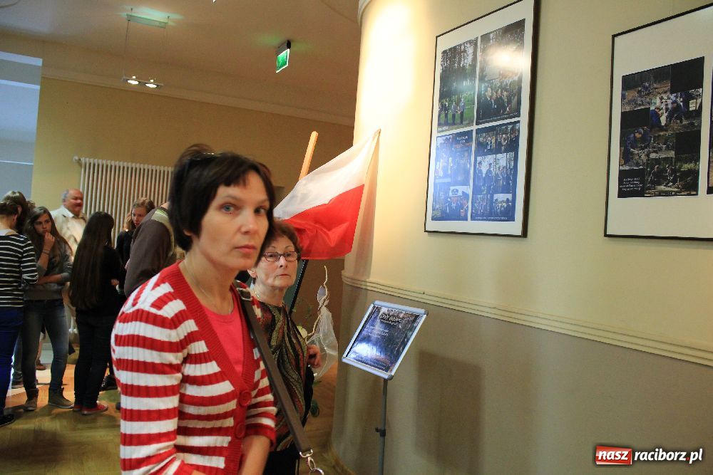 Zdjęcie w galerii na portalu naszraciborz.pl: Katyń. Doły śmierci. Wystawa w RCK wiadomości z regionu